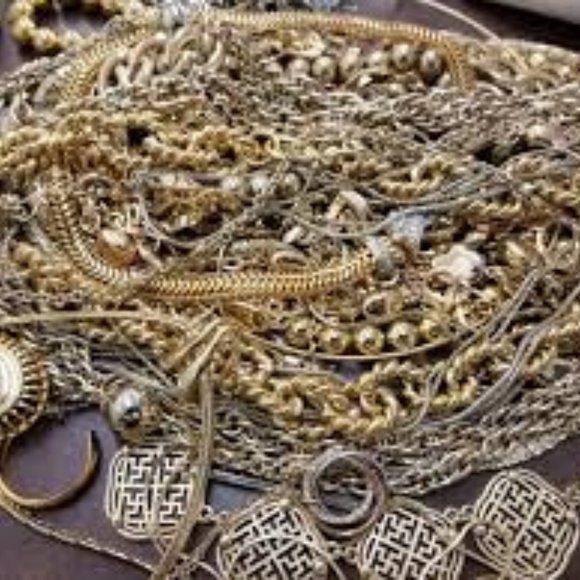 20 Piece Mystery Box of Jewelry and Accesories - Picture 2 of 2